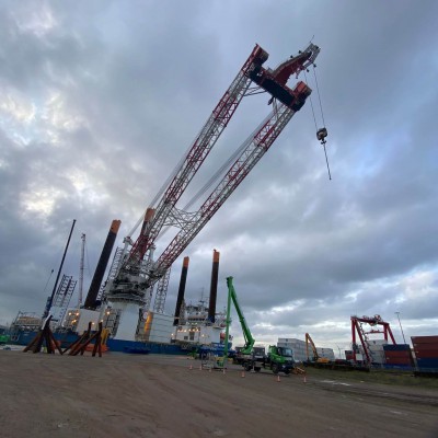40m vrachtwagenhoogwerker insepectie kraan schip Vlissingen oktober 2021 11