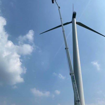 75m vrachtwagenhoogwerker reinigen windmolen juni 2021